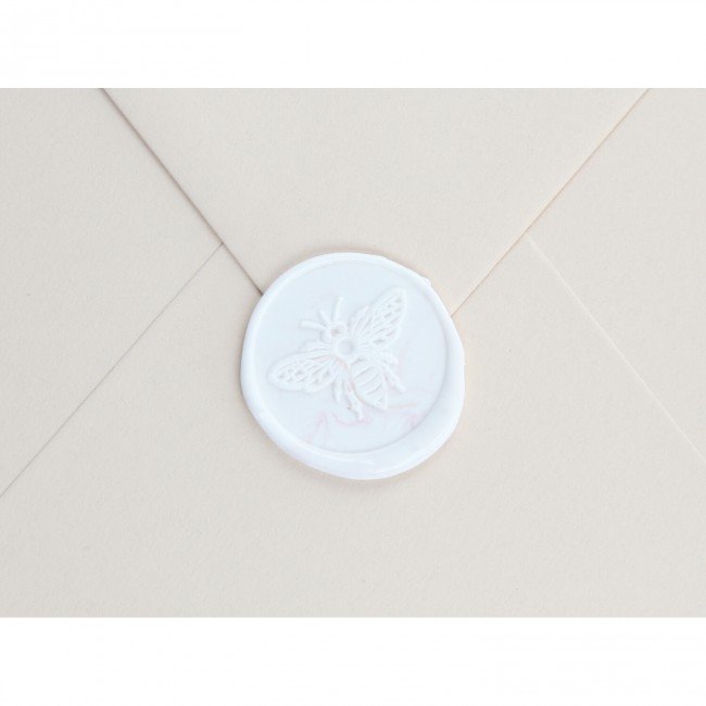 Lak ślubny z motywem pszczoły