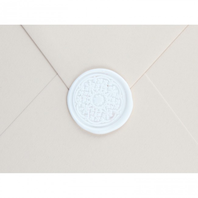 Lak ślubny z ornamentem