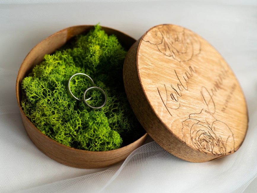 Okrągłe drewniane pudełko...