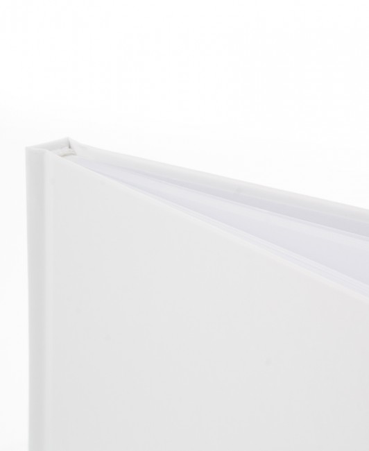 Księga gości z białą...